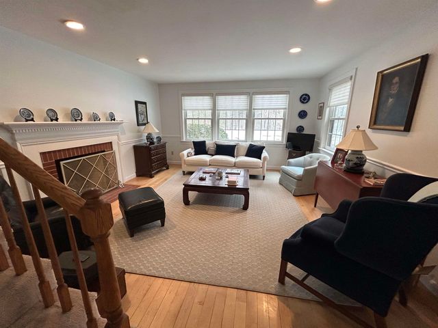 15 Prentiss Way, Exeter, NH 03833