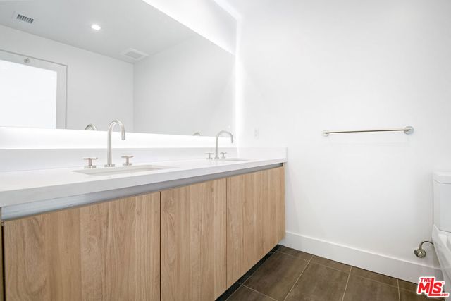 8555 Colgate Avenue 402, Los Angeles, CA 90048