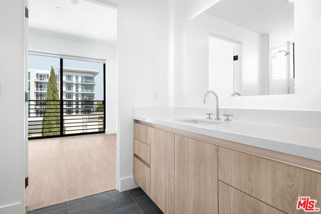 8555 Colgate Avenue 402, Los Angeles, CA 90048