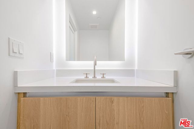 8555 Colgate Avenue 402, Los Angeles, CA 90048