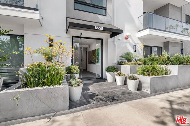 8555 Colgate Avenue 402, Los Angeles, CA 90048