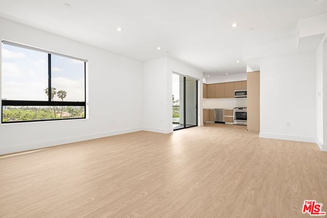 8555 Colgate Avenue 402, Los Angeles, CA 90048