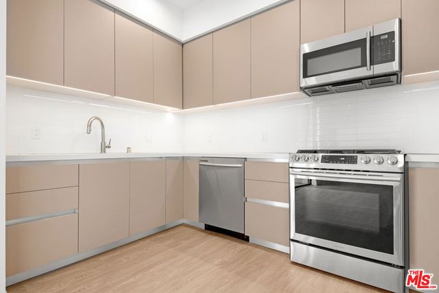 8555 Colgate Avenue 402, Los Angeles, CA 90048