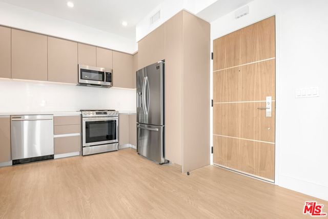 8555 Colgate Avenue 402, Los Angeles, CA 90048