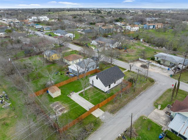 301 Old Thorndale RD, Taylor, TX 76574