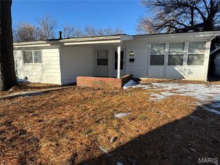 6821 Saint Olaf Drive, St Louis, MO 63134