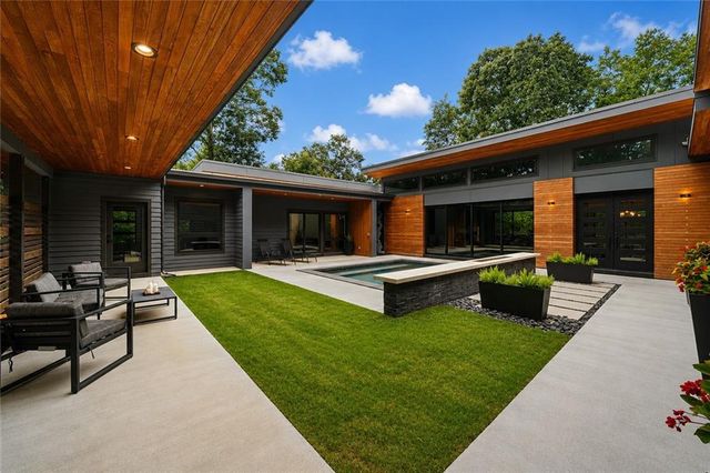242 Valley Ridge Drive, Roswell, GA 30075