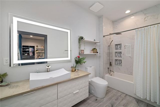 242 Valley Ridge Drive, Roswell, GA 30075