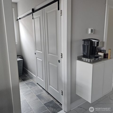 9527 Bowthorpe Street SE, Olympia, WA 98513