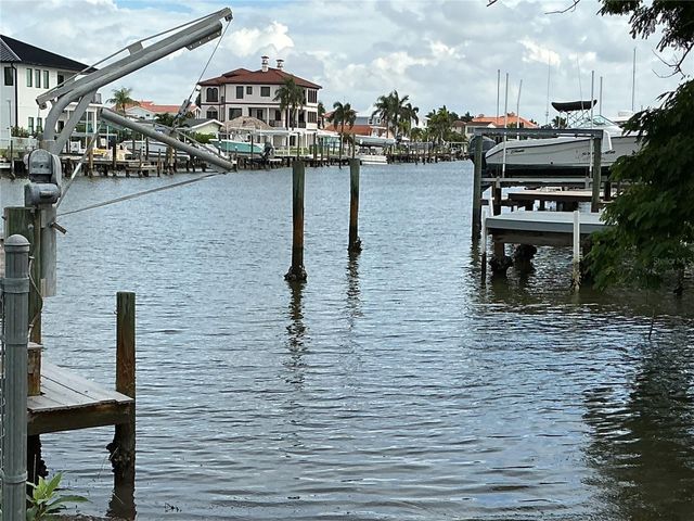 17603 1ST STREET E, St Petersburg, FL 33708