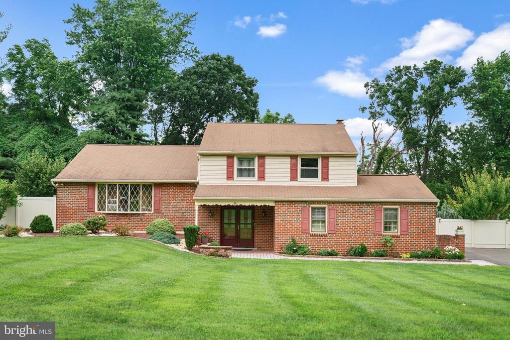 18 DAFFODIL DR, Southampton, PA 18966