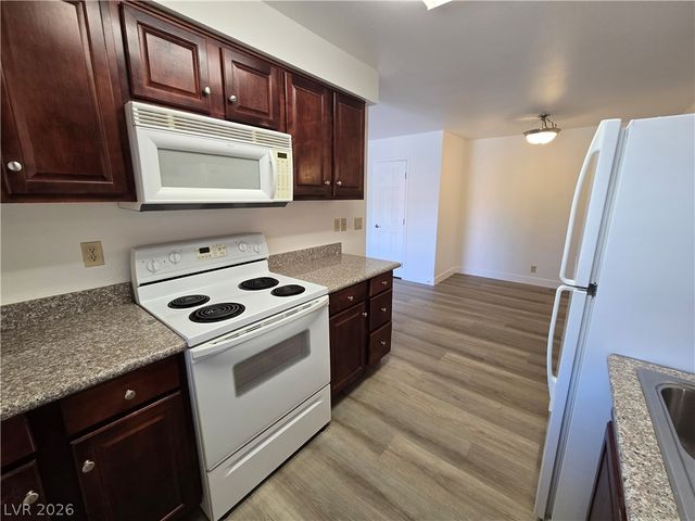 5020 Indian River Drive 430, Las Vegas, NV 89103