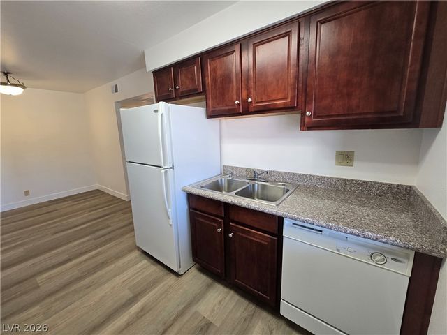 5020 Indian River Drive 430, Las Vegas, NV 89103