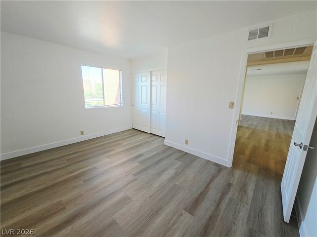 5020 Indian River Drive 430, Las Vegas, NV 89103