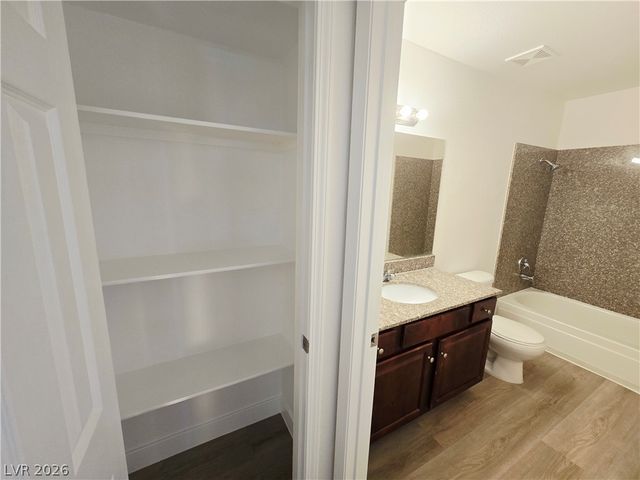 5020 Indian River Drive 430, Las Vegas, NV 89103