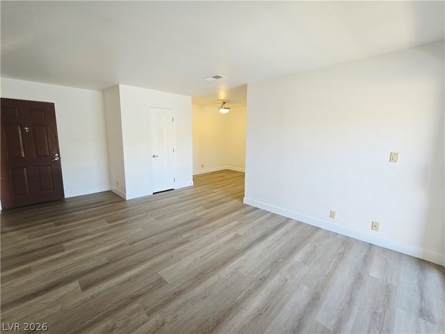 5020 Indian River Drive 430, Las Vegas, NV 89103