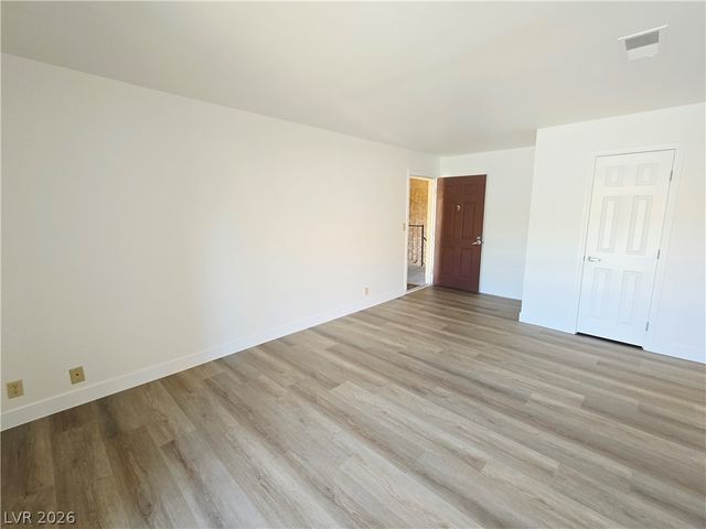 5020 Indian River Drive 430, Las Vegas, NV 89103