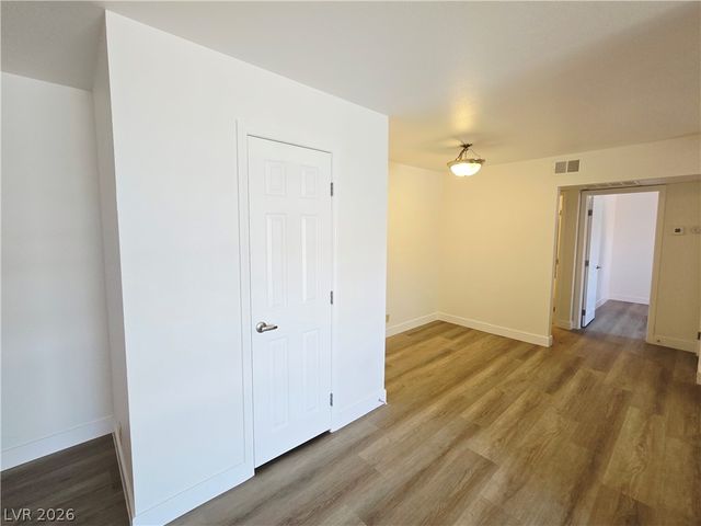 5020 Indian River Drive 430, Las Vegas, NV 89103