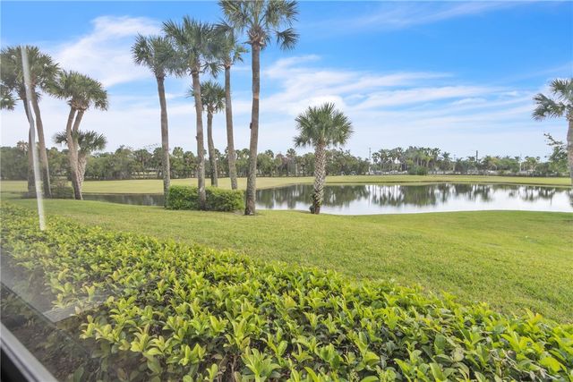 30 Plantation Drive 104, Vero Beach, FL 32966
