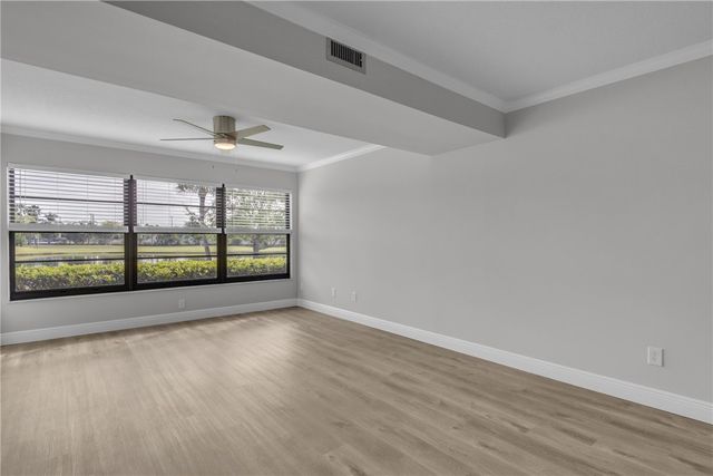 30 Plantation Drive 104, Vero Beach, FL 32966