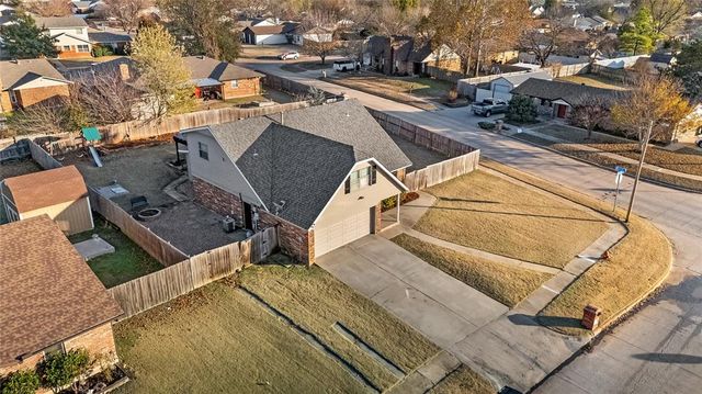 812 S Avery Street, Moore, OK 73160