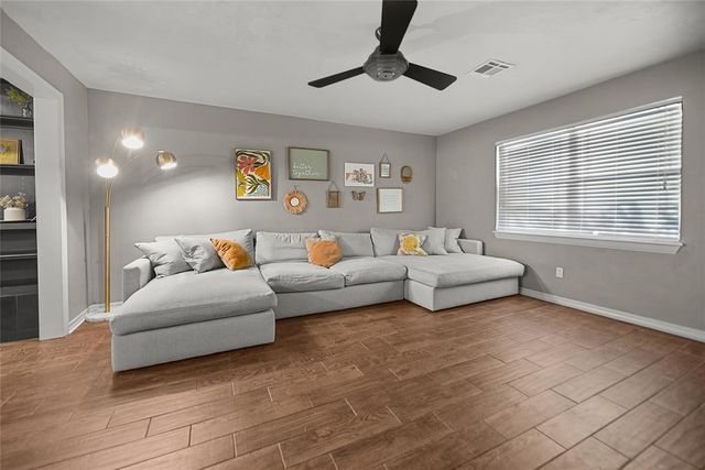 812 S Avery Street, Moore, OK 73160