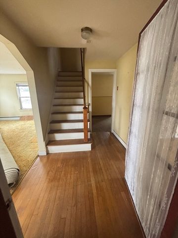 25 Shannon St, Worcester, MA 01604