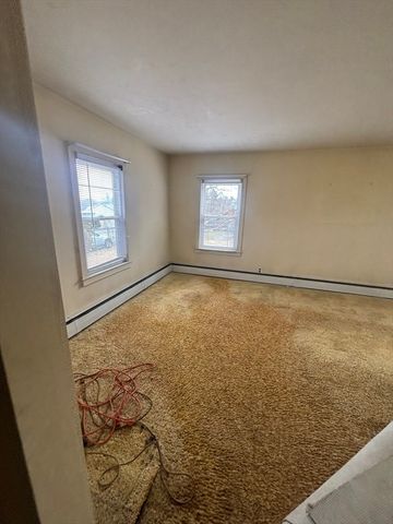 25 Shannon St, Worcester, MA 01604