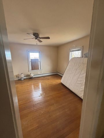 25 Shannon St, Worcester, MA 01604