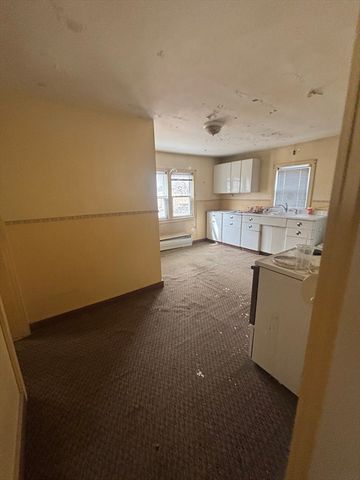 25 Shannon St, Worcester, MA 01604