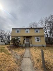 25 Shannon St, Worcester, MA 01604