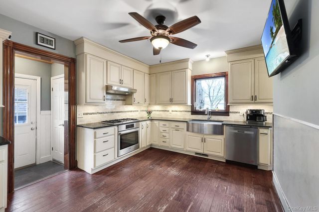 832 Bloomingburg Road, Bloomingburg, NY 12721