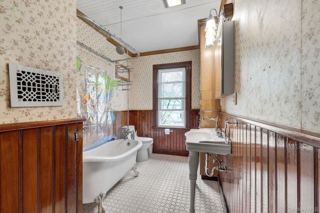 832 Bloomingburg Road, Bloomingburg, NY 12721