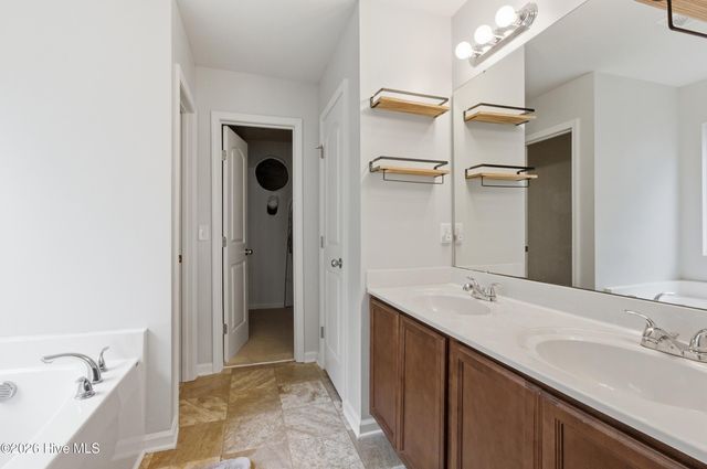 206 Landover Drive, Richlands, NC 28574