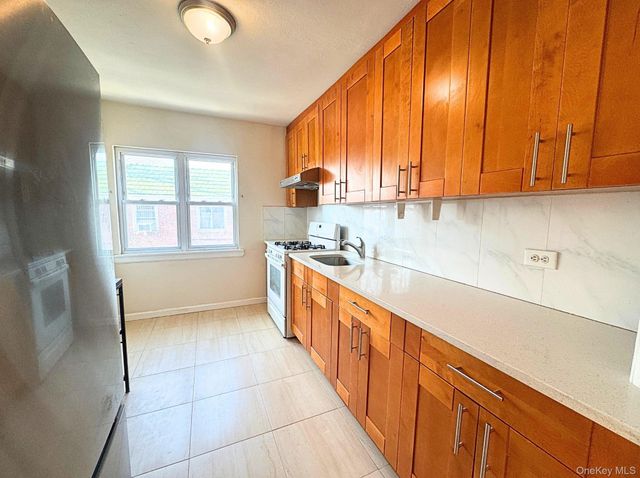 75-31 198th Street 2nd Fl, Fresh Meadows, NY 11366