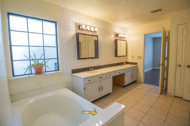 4454 Cabot Drive, Grand Prairie, TX 75052