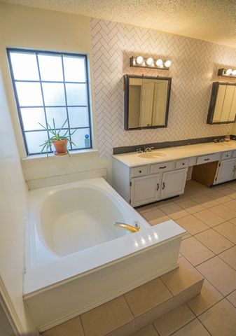 4454 Cabot Drive, Grand Prairie, TX 75052