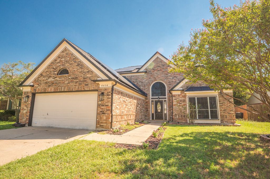 4454 Cabot Drive, Grand Prairie, TX 75052