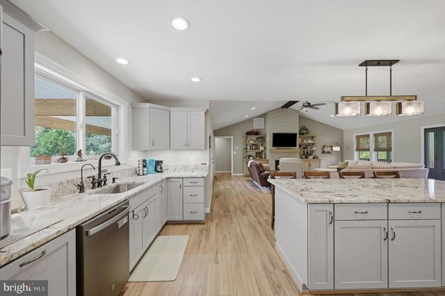 295 KING LEAR DR, Charles Town, WV 25414