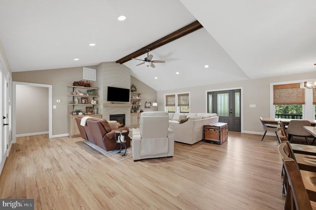 295 KING LEAR DR, Charles Town, WV 25414