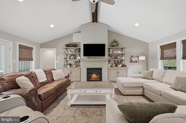 295 KING LEAR DR, Charles Town, WV 25414