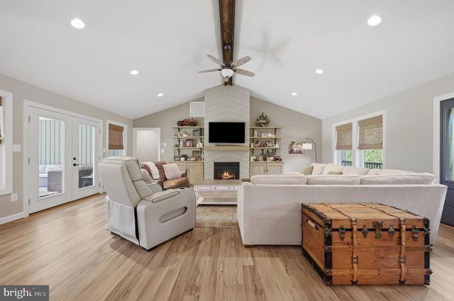 295 KING LEAR DR, Charles Town, WV 25414
