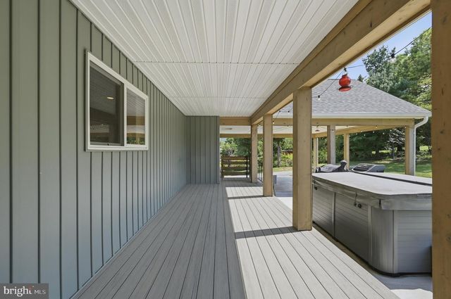 295 KING LEAR DR, Charles Town, WV 25414