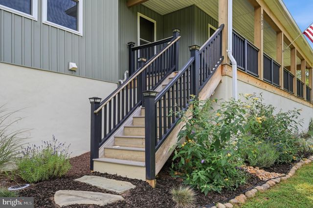295 KING LEAR DR, Charles Town, WV 25414