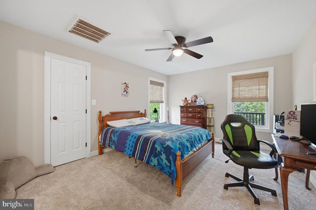 295 KING LEAR DR, Charles Town, WV 25414