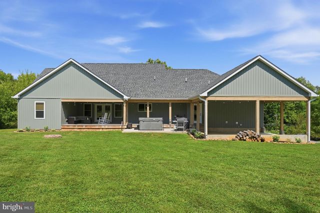 295 KING LEAR DR, Charles Town, WV 25414