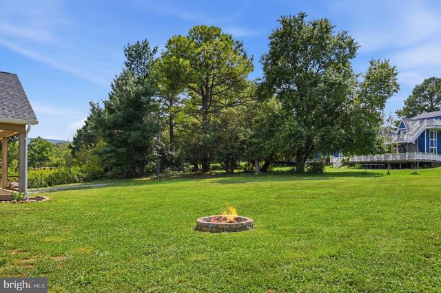 295 KING LEAR DR, Charles Town, WV 25414