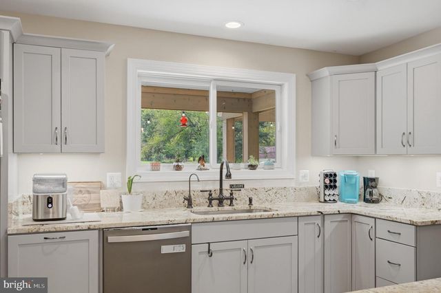 295 KING LEAR DR, Charles Town, WV 25414