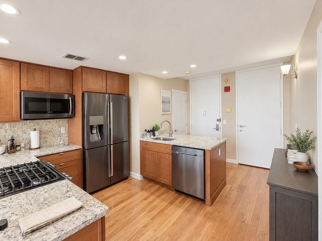 65 E India Row 6E, Boston, MA 02110