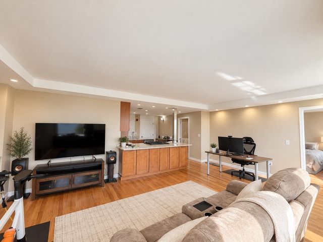 65 E India Row 6E, Boston, MA 02110